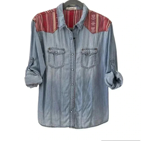 Women’s Lightweight Chambray Western Cowgirl Snap Front Casual Shirt Medium - Picture 2 of 11